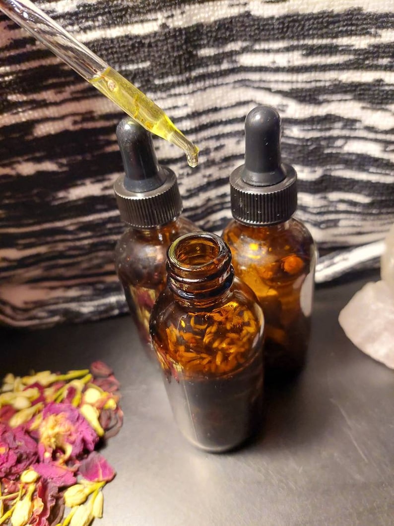 Love spell oil / Aphrodisiac Oil / Attracting oil